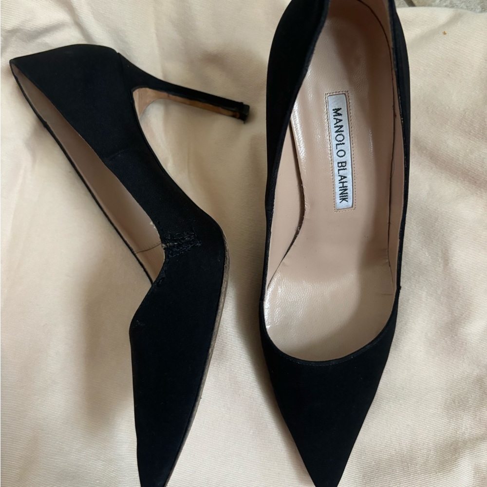 Manolo Blahnik Black Suede Pointed Toe Pumps - Picture 2 of 6